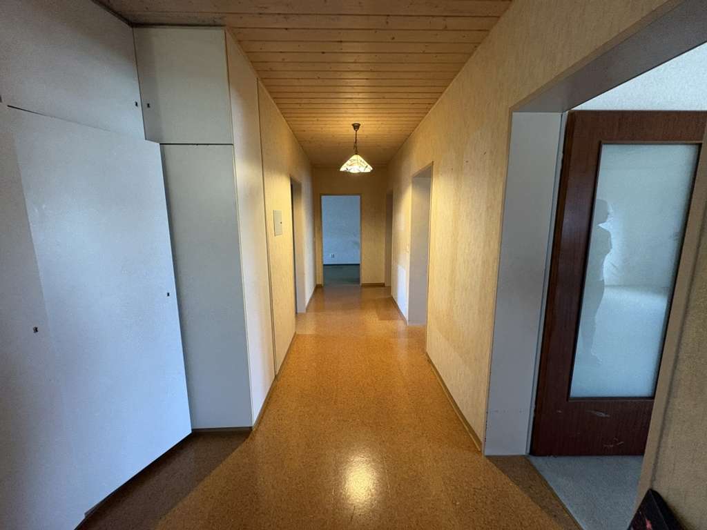 Immobilie in Crailsheim - Renovierungsbedürftige 4 Zimmerwohnung mit Garage, sofort  frei - Bild 2