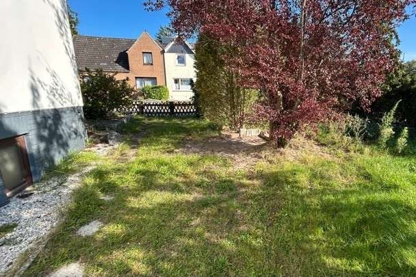 Charmantes Reihenendhaus mit großem Grundstück und Entwicklungspotenzial, Lübeck – Bild 4