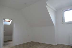 Wohnen mit ländlichem Flair!
Schicke Dachgeschosswohnung im 2.OG – 40223 Flehe, Düsseldorf – Vorschaubild 3