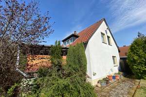 +++ BS-Kralenriede: Sanierungsbedürftiges Einfamilienhaus mit Doppelcarport und Garten  +++