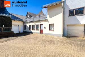 Vielseitiges Zweifamilienhaus mit Garage & Doppelgarage in ruhiger Lage von Weisel – Die vollständige Adresse der Immobilie erhältst du vom Anbieter., 56348 Weisel – Vorschaubild 1