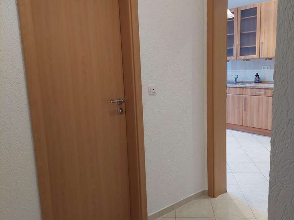 Blick Zwischenflur auf Küche