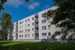 Lichtdurchflutete Wohnung mit Charme – Großes Wohnzimmer, Tageslichtbad, Loggia – Klausenerstr. 8, 38444 Detmerode, Wolfsburg – Vorschaubild 2