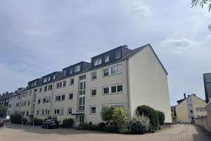 94 m2 große lichtdurchflutete 5,5 Zimmer Eigentumswohnung mit Südbalkon in ruhiger Lage