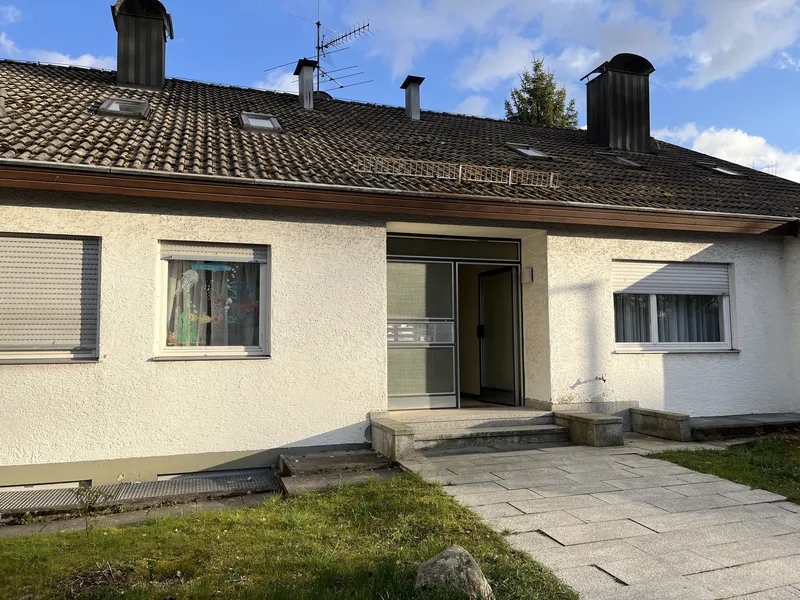 6-Family House – Sindelfingen – fully basemented, balcony, oil heating