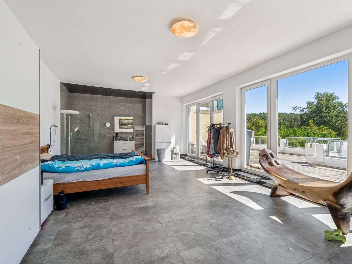 Immobilie in Hünstetten - Modernes ebenerdiges Haupthaus mit zusätzlichen 4 voll vermieteten Wohnungen in idyllischer Lage  - Bild 3