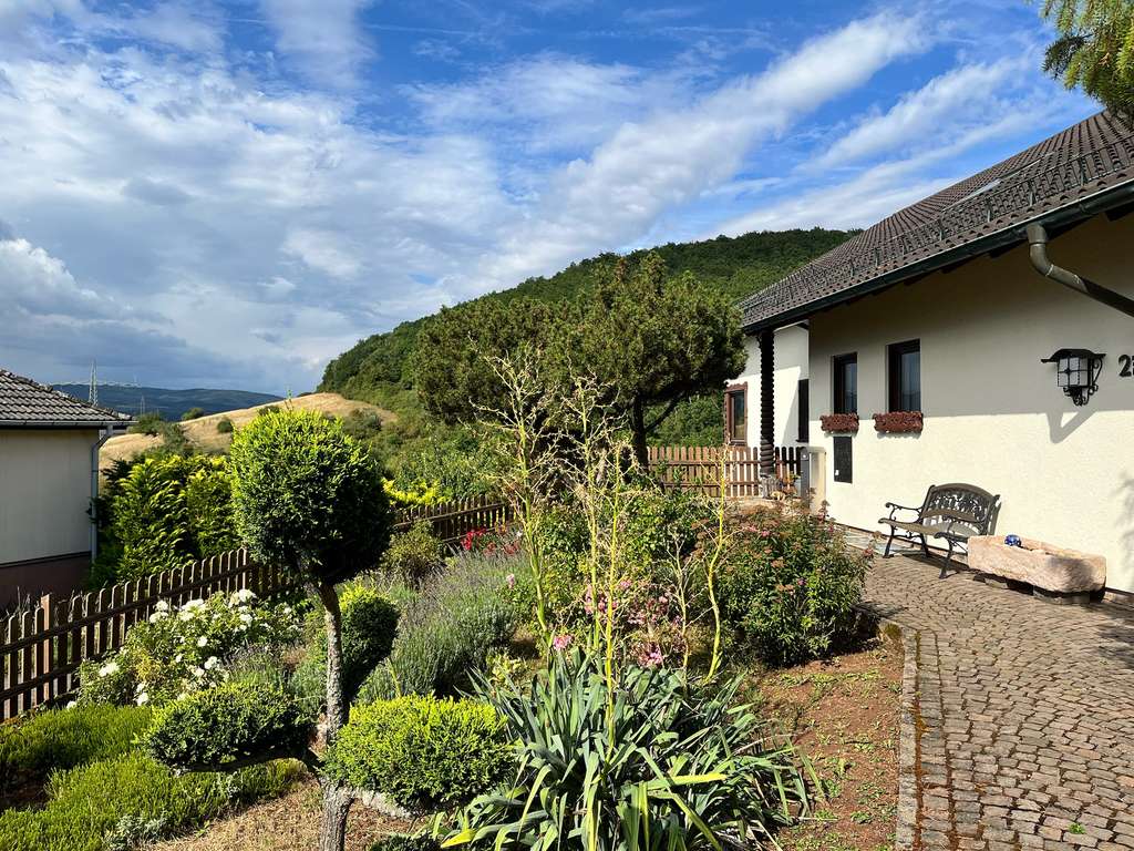 Immobilie in Münchweiler an der Alsenz - Einzigartiges Reitanwesen in der Pfalz – 5,8 Hektar, Stall, Reithalle, Wald - Bild 3