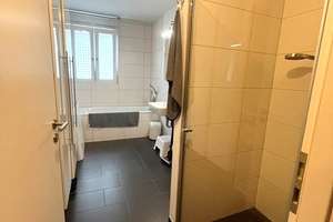 Großzügig geschnittene 4-Zimmer-Wohnung mit Balkon und Aussicht! – Hauberrisser Straße 15, 65189 Südost, Wiesbaden – Vorschaubild 5