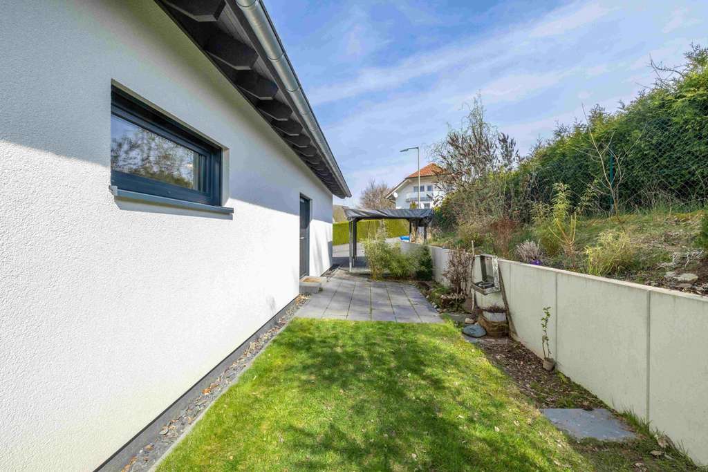 Immobilie in Bruchertseifen - Exklusiver Bungalow mit Galerie, nachhaltiger Technik und großzügigem Grundstück - Bild 3