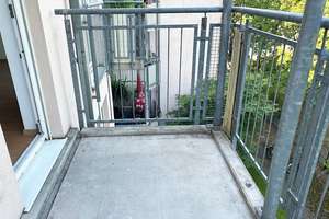 °Schön Wohnen in Johannstadt° helle 2 Zimmer mit Balkon, renoviert mit Laminat + Wannenbad + Aufzug – 1307 Johannstadt-Süd, Dresden – Vorschaubild 3