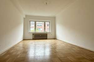 Großzügige 4-Zimmer-Wohnung mit Balkon und hohen Decken in Düsseltal