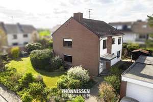 Attraktives 1 - 2 Familienhaus in begehrter Lage von Mönchengladbach-Wickrath – Die vollständige Adresse der Immobilie erhältst du vom Anbieter., 41189 Wickrath-Mitte, Mönchengladbach – Vorschaubild 2
