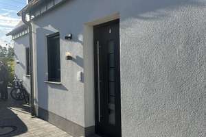 Neuwertige und hochwertige Doppelhaushälfte in ruhiger unverbaubarer Ortsrandlage