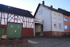 Großzügiges Einfamilienhaus mit Scheune, Doppelgarage und großem Grundstück in ruhiger Ortsrandlage – Die vollständige Adresse der Immobilie erhältst du vom Anbieter., 56260 Beltheim – Vorschaubild 1