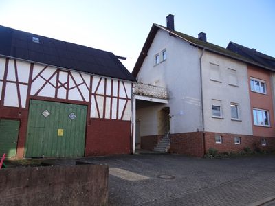 Großzügiges Einfamilienhaus mit Scheune, Doppelgarage und großem Grundstück in ruhiger Ortsrandlage