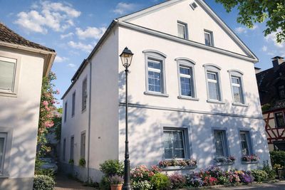 Attraktives Mehrfamilienhaus in Toplage am Schlosspark Wiesbaden-Biebrich 6 WE ca 414 qm Wohnfläche