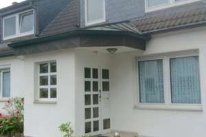 Exklusive EG -Wohnung mit Sauna, Wintergarten, Pool + Terrasse mit  Anbau als Gartenwohnung