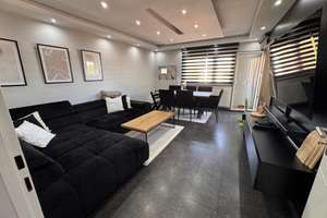 Provisionsfrei: Helle 4-Zimmer-Wohnung mit Balkon, Garage und grünem Ausblick
