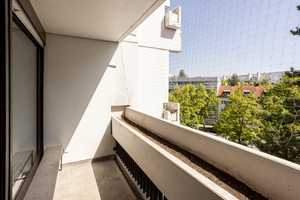 CHARMANTE 1-ZIMMER-WOHNUNG mit BALKON – ZENTRAL WOHNEN NAHE OLYMPIAPARK! – Lerchenauerstraße 5, 80809 München – Vorschaubild 10