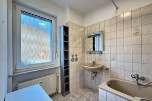 Ein Haus mit Seele – Stilvolles 2-Familienhaus unter Ensembleschutz in Wiesbaden-Dotzheim – Die vollständige Adresse der Immobilie erhältst du vom Anbieter., 65199 Dotzheim, Wiesbaden – Vorschaubild 4