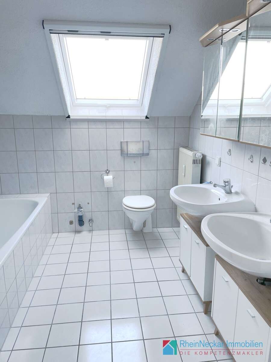 Immobilie in Neulußheim - Moderne und großzügige  Dachgeschosswohnung mit Balkon, beheiztem Hobbyraum, Stellplatz & Garage - Bild 7