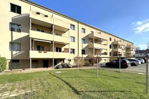 Gepflegte, helle 2-Raum-Wohnung mit EBK und großem Balkon