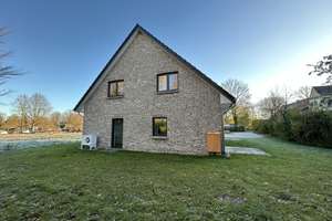 Energieeffiziente Doppelhaushälfte in ruhiger, strandnaher Lage / RECHTS – Die vollständige Adresse der Immobilie erhältst du vom Anbieter., 24398 Brodersby – Vorschaubild 2