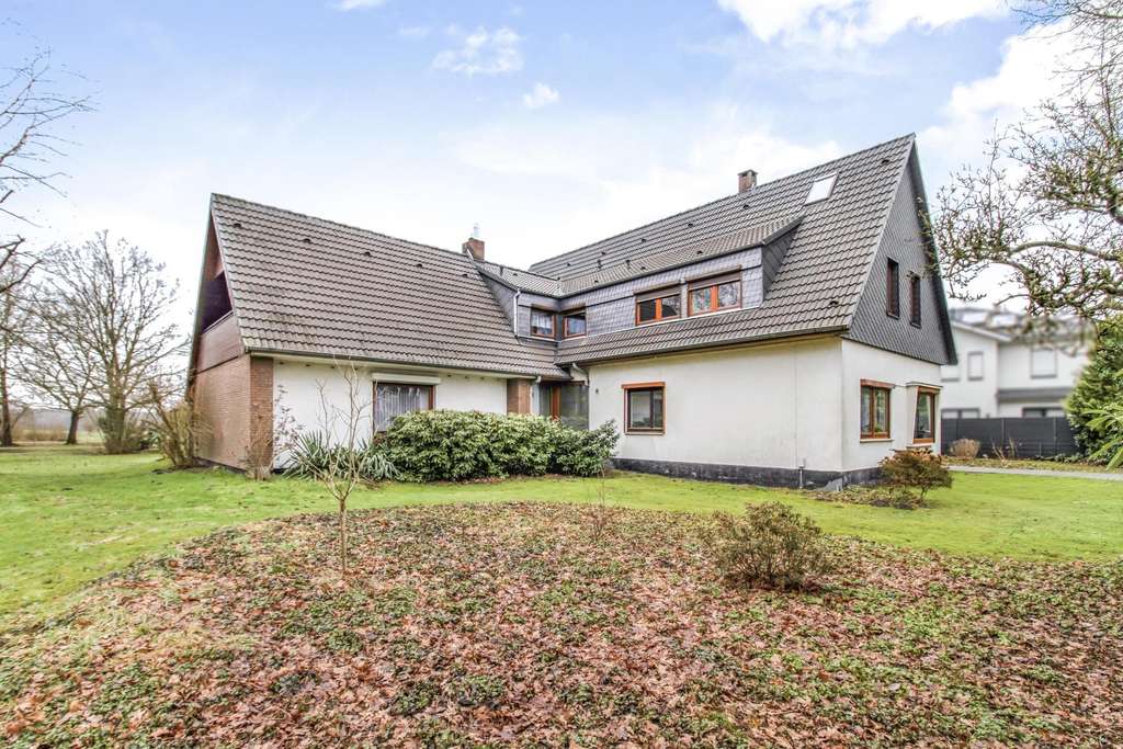 Immobilie in Schwanewede - Löhnhorst/Leuchtenburg: Zweifamilienhaus mit großem Garten, Sonnenterrasse und Garage in guter Lage - Bild 0