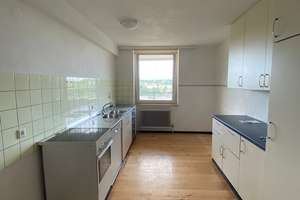 Helle 4-Zimmer-Wohnung mit Balkon, neuem Bad & Gäste-WC in Reutlingen-Orschel-Hagen – Die vollständige Adresse der Immobilie erhältst du vom Anbieter., 72760 Reutlingen-Mitte, Reutlingen – Vorschaubild 7