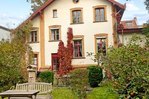 Stilvolle Mehrgenerationen-Villa mit Toskanaflair und großzügigem Garten