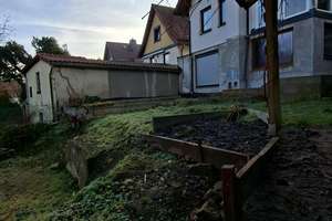 In schöner Ortsrand-/ Aussichtslage: Gepfl. EFH, u. a. mit Wintergarten, Kaminofen, Fußbodenheizung – Alte Weinstraße 33, 98554 Benshausen – Vorschaubild 102