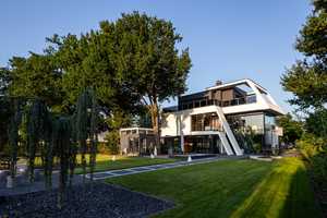 Spektakuläre Architektenvilla mit traumhaftem Garten am Rande der Metropole Berlin – Havelland (Kreis) – Vorschaubild 1