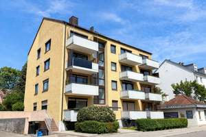 München-Freimann: Gut geschnittene 2,5-Zimmer-Wohnung mit zwei Balkonen u. TG-Stellplatz – vermietet