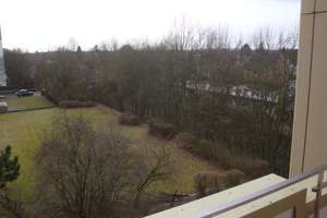 Lichtdurchflutete Etagenwohnung mit großem Wohn-Essbereich, Süd-Balkon und Einbauküche – Odenwaldstr. 2, 30657 Sahlkamp, Hannover – Vorschaubild 6