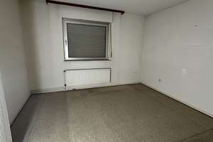 Sanierungsbedürftige Doppelhaushälfte mit guter Aufteilung, Garage und 400 m² Grundstück – Zur Alten Niers 24, 41812 Erkelenz – Vorschaubild 4