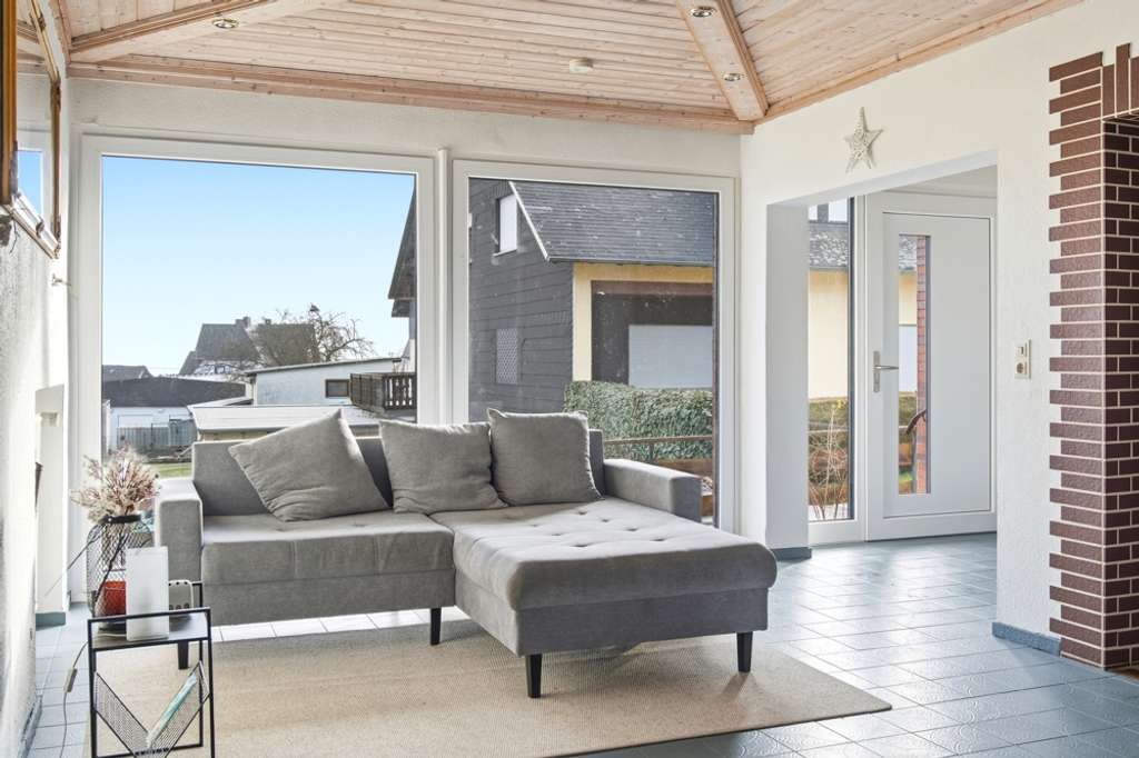 Immobilie in Bremberg - ***Coming home: Großzügiges Einfamilienhaus mit Einliegerwohnung*** - Bild 1