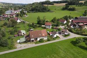 Hofstelle mit mehreren Nebengebäuden auf über 3.000 m² Grund im Deggenhauser Tal – Die vollständige Adresse der Immobilie erhältst du vom Anbieter., 88693 Deggenhausertal – Vorschaubild 1