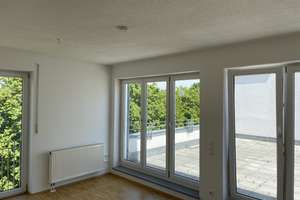 Erstbezug nach Sanierung mit EBK und Dachterrasse.  – Kelleerweg 2a, 93053 Galgenberg, Regensburg – Vorschaubild 2