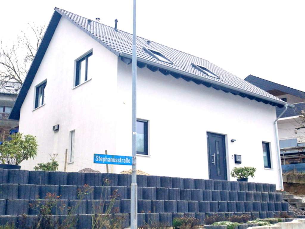 Immobilie in Lehmen - „Schönes freistehendes Einfamilienhaus in ruhiger Wohnlage“ - Bild 0