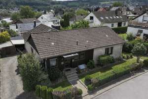 Einfamilienhaus mit Einliegerwohnung und traumhaftem Grundstück in bester Wohnlage von Neuenrade!!! – Die vollständige Adresse der Immobilie erhältst du vom Anbieter., 58809 Neuenrade – Vorschaubild 2