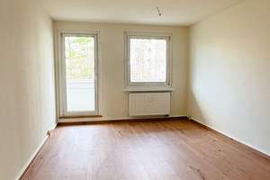 Großzügige 2-Raum-Wohnung mit Einbauküche und Balkon