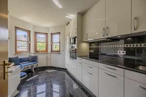 111m²  Wohn-Nutzfläche | Bezugsfreie 3-Zi-Gartenwohnung mit Hobbyraum, EBK und Granitausstattung  – Die vollständige Adresse der Immobilie erhältst du vom Anbieter., 80935 Lerchenau-Ost, München – Vorschaubild 3