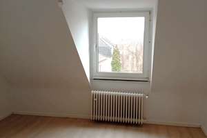 3 NKM frei bei Anmietung ! Schöne renovierte 3 Zimmer Dachgeschoss Wohnung in Duisburg zu vermieten – Beecker Str. 252, 47167 Alt-Hamborn, Duisburg – Vorschaubild 4