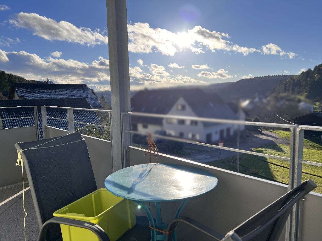 Immobilie in Bonndorf im Schwarzwald - TOP Wohnung-/Ferienwohnung mit umlaufendem Balkon und einer tollen Aussichtslage - Bild 1