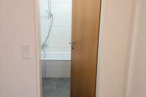Provisionsfreie, helle 3-Zimmer-Dachgeschosswohnung mit verglaster Loggia, Blick ins Grüne & Aufzug – Kinzigstrasse 8, 38120 Weststadt, Braunschweig – Vorschaubild 7