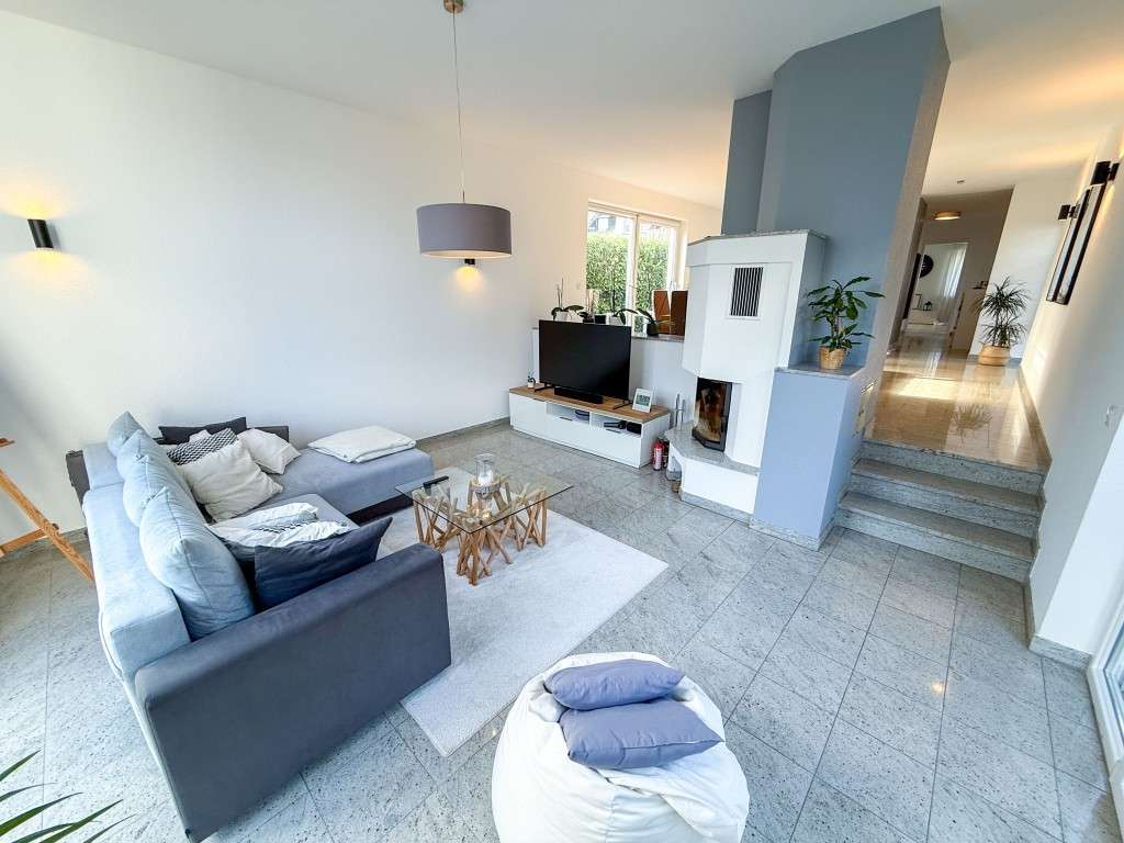 Immobilie in Eschborn - Freistehendes Einfamilienhaus mit Einliegerwohnung in Eschborn auf Erbpachtgrundstück! - Bild 3