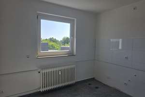 TOP sanierte 3 Zimmer Wohnung mit Balkon, Wohnberechtigungsschein erforderlich – Kurt Schumacherstraße 374, 45894 Buer, Gelsenkirchen – Vorschaubild 3