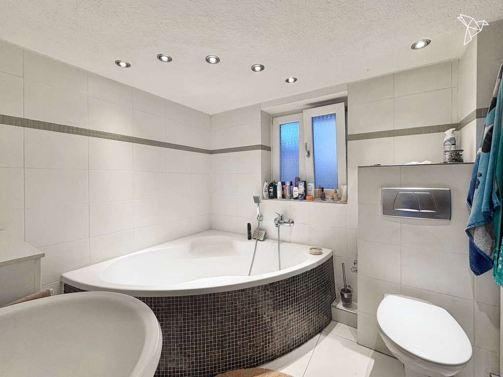 Immobilie in Großostheim - CHARME TRIFFT CHANCE 🔑 Historisches Mehrfamilienhaus mit 5 Wohneinheiten und viel Potential! - Bild 4