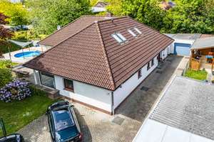 Bungalow mit großem Garten in ruhiger Lage von Aurich-Haxtum – Die vollständige Adresse der Immobilie erhältst du vom Anbieter., 26605 Aurich – Vorschaubild 1