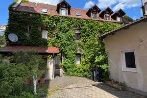 Historisches Einfamilienhaus mit Charme und vielseitigem Nebengebäude in Nürnberg-Bleiweiß